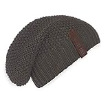 Das grobe Strickmuster und die verschiedensten Farben verleihen dieser Oversize-Beanie einen robusten Charakter.
