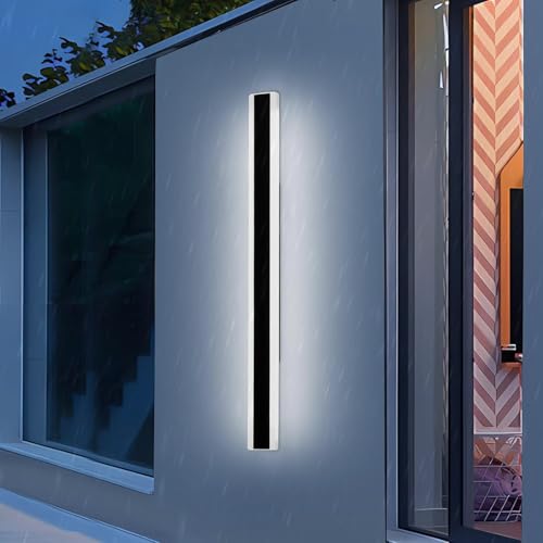 Applique murale LED étanche IP65 de 180cm pour sécuriser et éclairer un grand garage sombre