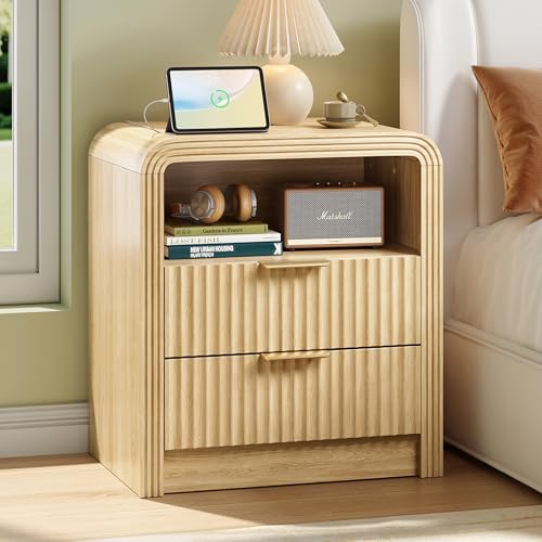 Decofy Fluted Nightstand with Charging Station 19.7 Wide Morden End Table with USB/Type-C Ports 2 Drawers & Open Shelf Curved Profile Design Wood Bedside Table for Bedroom (Natural Oak)