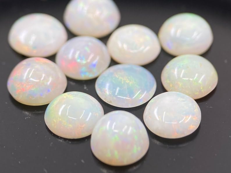Cabochons en opale multi feu 4.75mm pour sublimer vos bijoux