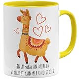 OM3® lustige Kaffee-Tasse mit Spruch - ein Alpaka am Morgen vertreibt Kummer und Sorgen - Statement - Spruchtasse - Keramik Becher - 11oz 325ml - Beidseitig Bedruckt - Gelb