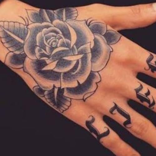 Descubra o Significado Oculto das Tatuagens de Rosa: A Beleza em Suas M&atilde;os
