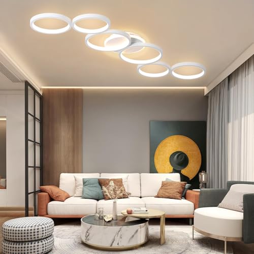 Plafón LED de techo regulable de 113 cm instalado sobre un salón, con la luz ajustada en tono frío