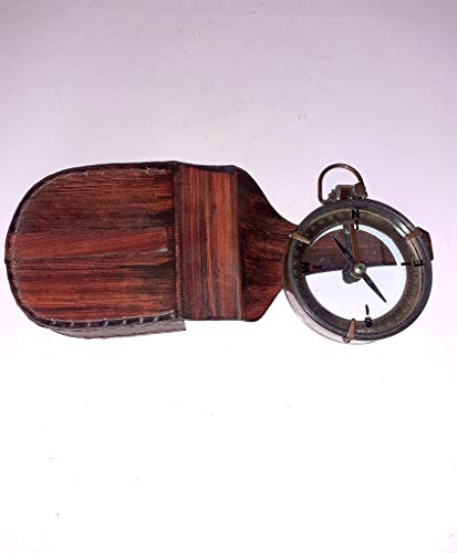 Brújula náutica antigua con lupa y estuche de cuero