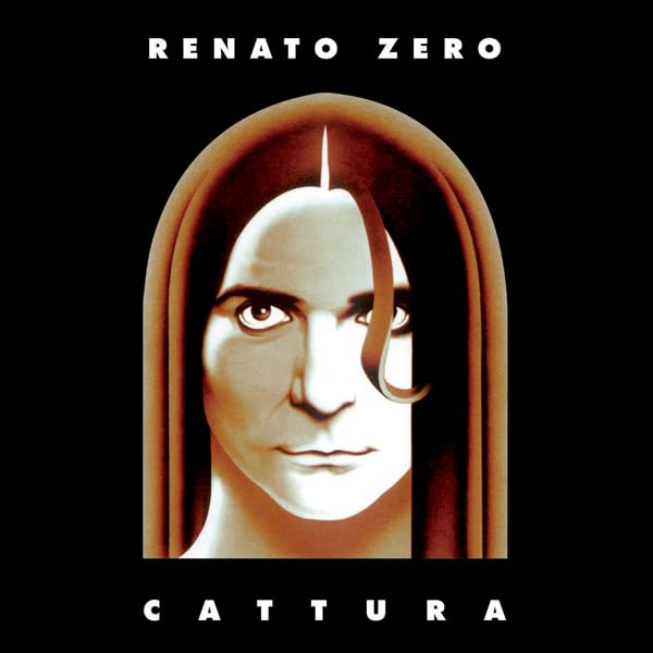 18 titoli senza precedenti, con autentiche rarità, live e album studio mai pubblicati in vinile. Un percorso nelle canzoni, nelle storiche interpretazioni e nelle trasformazioni dell’Artista più rivoluzionario e libero della musica italiana. Un’occasione unica. In ogni uscita un inedito e prezioso fascicolo, con il viaggio emozionale e poetico nei testi delle canzoni. All’interno foto di repertorio e immagini iconiche