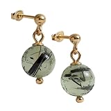 Gefertigt aus echtem 925 Sterling Silber und veredelt mit einer luxuriösen 18K Gelbgold-Beschichtung, überzeugen die Naturstein-Ohrringe durch ihren warmen, eleganten Glanz und eine langlebige, hochwertige Oberfläche. Die 3 mm große Kugel bildet den zarten Ohrstecker, während ein 8 mm großer, runder Prehnit-Anhänger das stilvolle Design abrundet.
