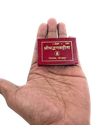 Geeta Press Gorakhpur Shrimadbhagvadgita Tabeeji Small Size(श्रीमद्भगवद्गीता ताबीजी)(Pack of 3) along with medium size Book Cover (Small Size) (Code-1392)