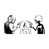 Póster retro de extraterrestre con fáser contra astronauta en traje espacial con pistola láser. Calcomanías de pared de vinilo 34x72cm Decoración de tiendas Negro