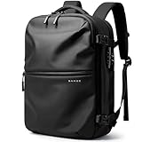 【Sac à dos grande capacité, intelligent et bien organisé】Avec ses dimensions de 48,5 x 30 x 15 cm et sa capacité de 32 L, le sac à dos BG FUTURE AESTHETICS dispose de multiples compartiments : un grand compartiment principal idéal pour les voyages d’affaires, une housse rembourrée pour ordinateur portable jusqu’à 15,6 pouces, deux poches avant pour un accès rapide à vos essentiels, deux pochettes étanches séparées pour vos produits cosmétiques et deux poches latérales rétractables pour une bouteille d’eau ou un parapluie. Ce sac à dos de voyage est parfait pour les voyages en avion, le camping ou les courts séjours.