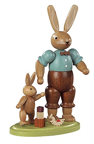 Rudolphs Schatzkiste Osterfigur Hasenvater mit spielendem Kind farbig lassiert klein Höhe 11cm NEU Osterdeko Osterhasenfigur Ostern Korb Osterei Frühling Erzgebirge Seiffen Hase Blumen