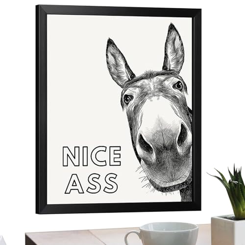 Accento domestico memorabile: il divertente poster ad angolo funge da versatile decorazione dello spazio, trasformando le pareti comuni in opere d'arte per avviare conversazioni con il suo design distintivo, portando personalità e fascino ai bagni o agli interni a tema eclettico senza sforzo