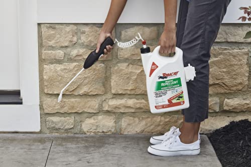 Image of Tomcat Repellents Rodent Repellent Ready-to-Use with Comfort Wand For Indoor and Outdoor Mouse and Rat Prevention, Peppermint Oil Spray for Rodents with Cinnamon, Garlic Essential Oils,1 gal. (2-Pack)