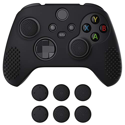 eXtremeRate PlayVital Schutzhülle für Xbox Series S/X,Case Anti-Rutsche Hülle Griffe Skin aus weichem Gummi,6 Stück Schwarze Stick Aufsätze für Xbox Series S/X Controller(3D Noppen Edition,Schwarz)
