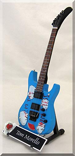 TOM MORELLO Guitare Miniature AUDIOSLAVE avec médiator - Les Beatles, Paul McCartney, John Lennon, RIngo Starr, George Harrison TOM MORELLO Guitare Miniature AUDIOSLAVE avec médiator – Image 3
