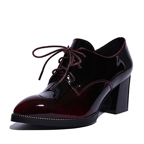 Chaussures sombres en cuir verni pour femme | La quintessence du chic anglais traditionnel