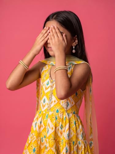 Image of Nautinati Girls Nauti Nati Girls Printed V Neck Pure Cotton Kurti With Sharara Dupatta