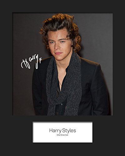 Harry Styles - One Direction #4 | Foto Montata, Firmata RePrint | Dimensione 10x8 per Adattarsi a Cornici 10x8 Pollici | Ritaglio di Precisione | Display Fotografico | Regalo da Collezione