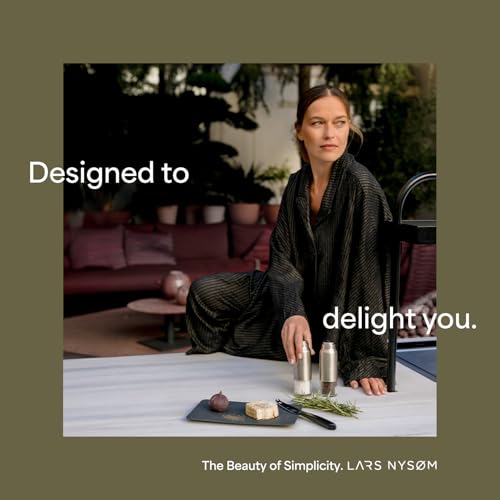 LARS NYSØM Set di macinini per sale e pepe in acciaio inox con macina regolabile I Bottiglia Design Set di macinini per spezie Manuale (Sage Green) - immagine 4