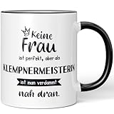 JUNIWORDS Tasse, Keine Frau ist perfekt, aber als Klempnermeisterin ist man verdammt nah dran, Schwarz (6356112)
