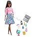 Barbie GDJ35 GDJ35 - Muñeca Profesora con 10 Accesorios educativos, Incluyendo Globo Giratorio y Ordenador portátil, Juguete para niños