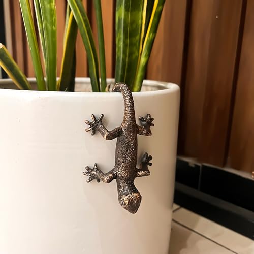 Flower Pot Garden Decor 2.7''x4.3'' – Climbing Gecko Pot Buddy Hugger Figurine, Resin Lizard Pendant Statue, Vintage Decorative Plant Hanger and Animal Ornament for Planter, Lawn (Antique Bronze)