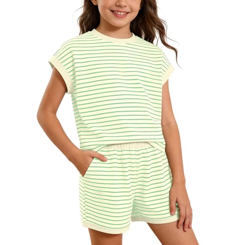 Conjunto veraniego con top holgado y pantalones cortos de ciclista