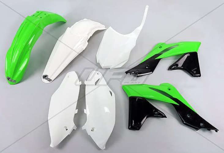 Kawasaki KXF 250 plastique cassé remplacez avec le kit UFO PLAST 999