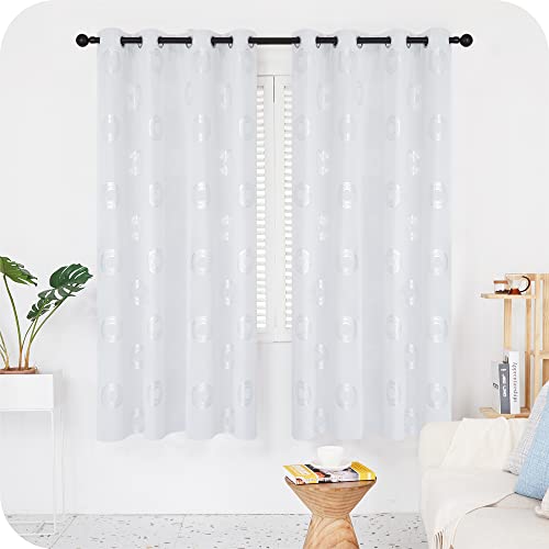 Amazon Brand - Umi 2 Pièces Rideaux Occultant Thermiques Isolant a Oeillet Rideau Chambre Adulte avec Motif Argente Gris Blanc 140x180cm