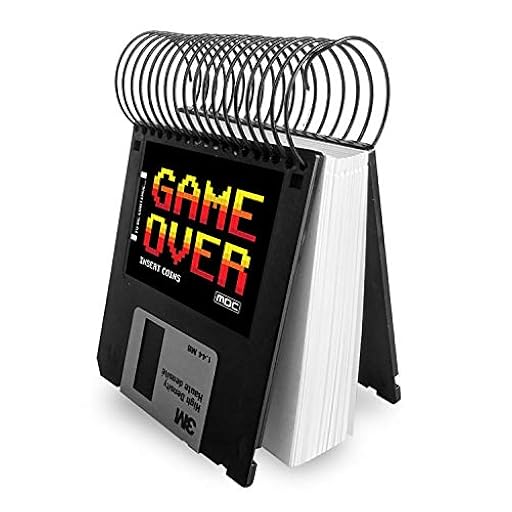 Taco de notas libreta pequeña hecha con disquetes de 3.5 - Bloc notas de 100 hojas blancas, floppy disk, diseño Game Over regalo friki informático retro vintage, reciclado hecho a mano tamaño 9x8,5 cm | Ya disponible en tu tienda friki favorita! En mundofriki.es!