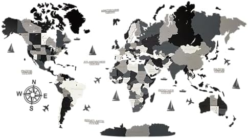 Jemand befestigt ein Stück der WoodLeo Holz-Weltkarte, mit Zubehör wie Holzflugzeugen und Kompass.