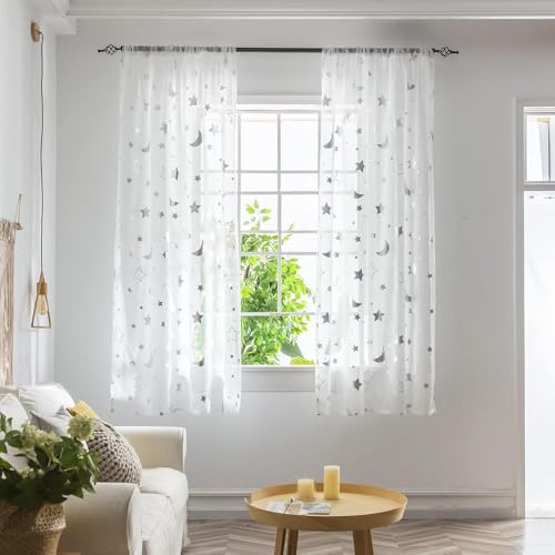 BOYOUTH Lot de 2 paneles de visillo transparentes con motivo de estrellas y luna para decoración de ventana, cortinas con barra para dormitorio, oficina, salón, plateado, 133 x 279 cm