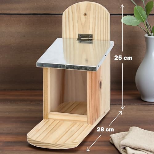 MIJOMA Futterstation für Eichhörnchen aus Tannenholz – wetterfest mit Klappdeckel aus Metall – Futterschale aus Holz – Maße ca. 12x25x28 cm – Eichhörnchenhaus zur Ganzjahresfütterung