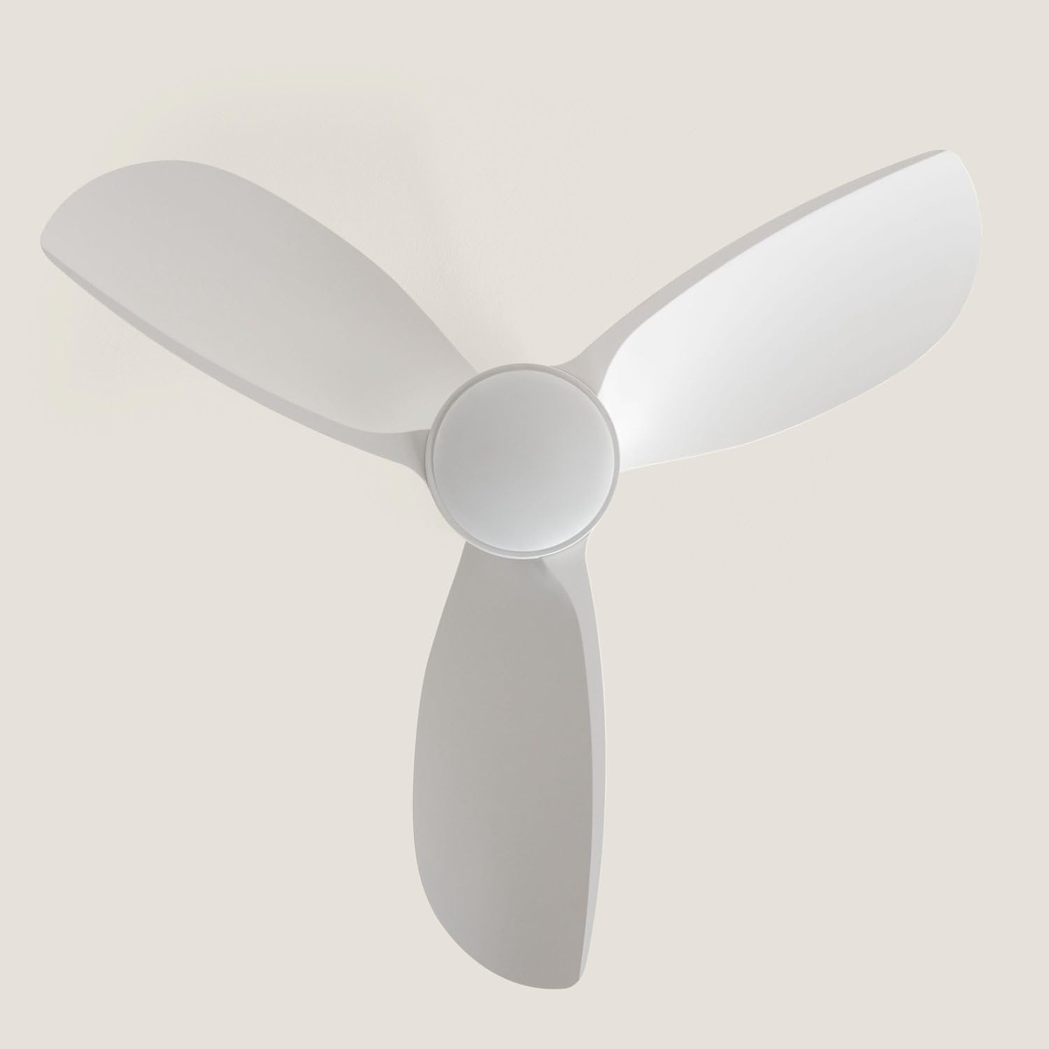 LEDKIA LIGHTING Ventilador de Techo Poros Evo Blanco con Luz LED CCT; Motor DC Silencioso 30W; Aspas Blancas; 6 Velocidades; 90 cm; 48 dB; Mando; Dormitorio y Salón Pequeño
