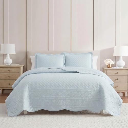 Image of Martha Stewart - Twin Size Quilt Set, Soft & Breathable Cotton Percale Quilted Bedding with Matching Pillowcase, Scalloped Edge Bed Set, Vintage Scallop Blue