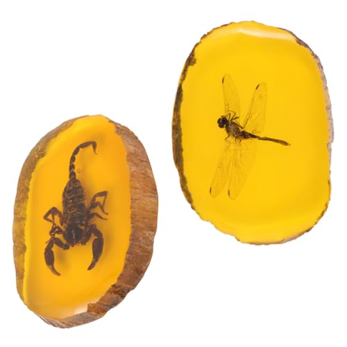 Pendentifs en résine jaune faits main pour des bijoux chargés d'émotion et d'histoire
