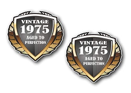 Sticar-It Ltd 2pcs Of 1975 Año Fecha Escudo Retro Clásico Vinilo Coche Casco de Moto Cafe Racer Pegatina Insignia Each 55x50mm Aprox.