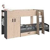 Étagères sur les deux plans de couchage. Une étagère à gauche comprenant une tringle à vêtements.