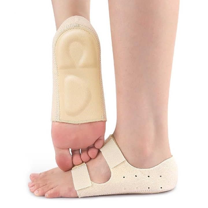 XENOTY Silicone Gel Heel Protectors Velcro Heel Pad for Pain Relief, Plantar Fasciitis, Arch Support for Flat Feet For Men and Women (Skin)