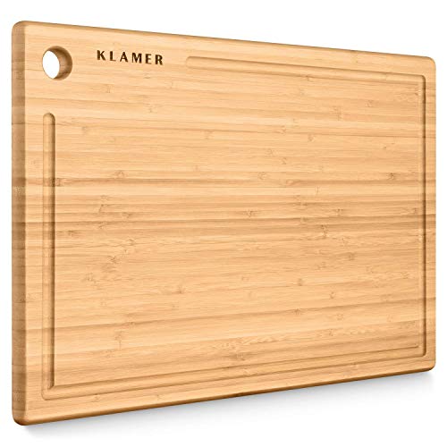 KLAMER Premium Tabla de Cortar de bambú Antideslizante con Ranura para Zumo, Tabla de Cocina fácil de Limpiar, 100% antibacteriana y respetuosa con el Medio Ambiente de Madera Natural