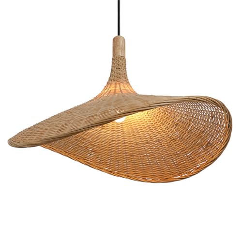Lustre de style campagnard pour illuminer un îlot de cuisine avec une suspension en bambou