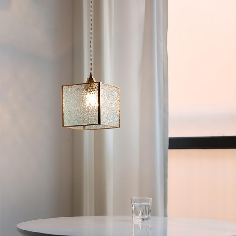 Lustre suspension LED en verre carré pour corriger le manque de lumière d'une cuisine
