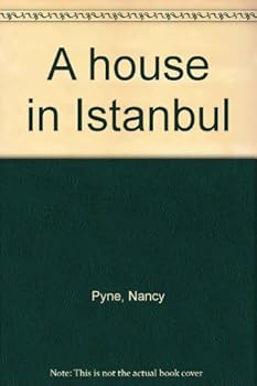 Paperback A house in Istanbul Book