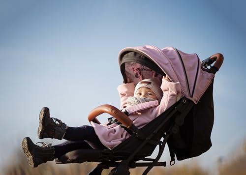 2. Bild von MoMi ESTELLE Kinderwagen ab 6. Monat (bis 15 kg), klappbarer Buggy mit 5-Punkt-Sicherheitsgurt, Einkaufskorb und Liegefunktion, Teleskop-Stange zum Ziehen, steht nach dem Zusammenklappen