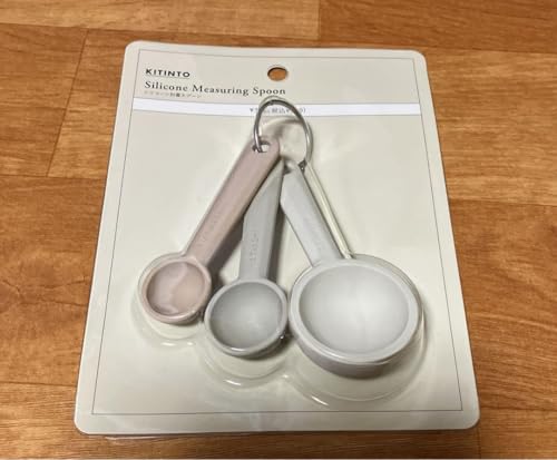 スリーコインズのキッチン用品でプレゼントに喜ばれそうなものを教えて！