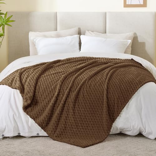 Image of BEDELITE Brown Large Throw Blanket for Couch, Cozy Gifts for Women, 50 * 70 | 3D Jacquard Decorative Fleece Blanket, Super Soft Plush Throws, Cute Birthday Gift for Women & Men, Suitable for All Seasons