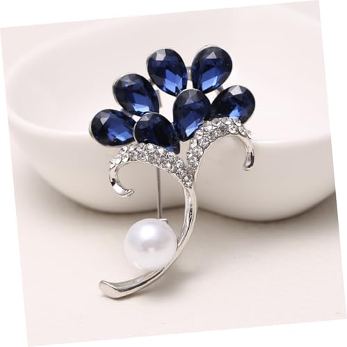 Boutonniere en cristal et perles rose gold pour un costume de mariage elegant - 3