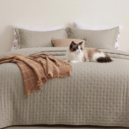 Image of Bedsure King Quilt - Taupe Bedspread King Size & Lightweight Comforter, Modern Farmhouse Coverlet with Clover Pattern, Ultra Soft All-Season Bedding, 106 x 96 Inches