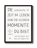 wohnstil Bild mit Spruch Die schönste Zeit im Leben, glückliche Momente | Poster schwarz-weiß für Zuhause, Büro oder als Geschenk, viele Größen mit Rahmenoption
