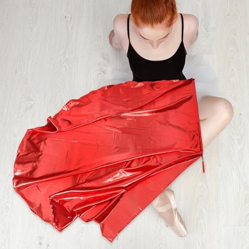 Drapeau à main rouge fluide de performance sportive et chorégraphie