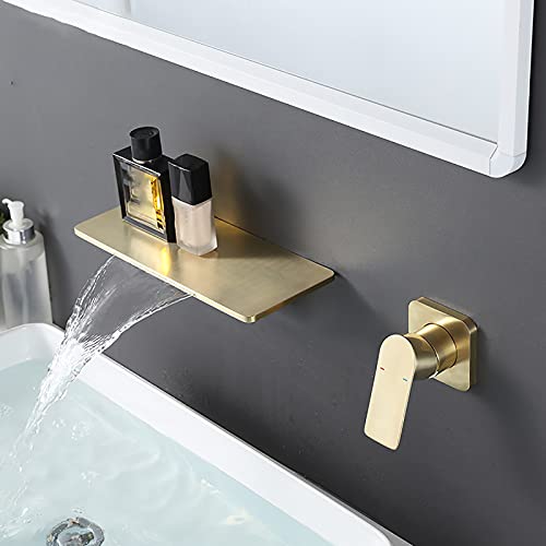 Robinet Cascade Mural Doré pour une Salle de Bain Zen